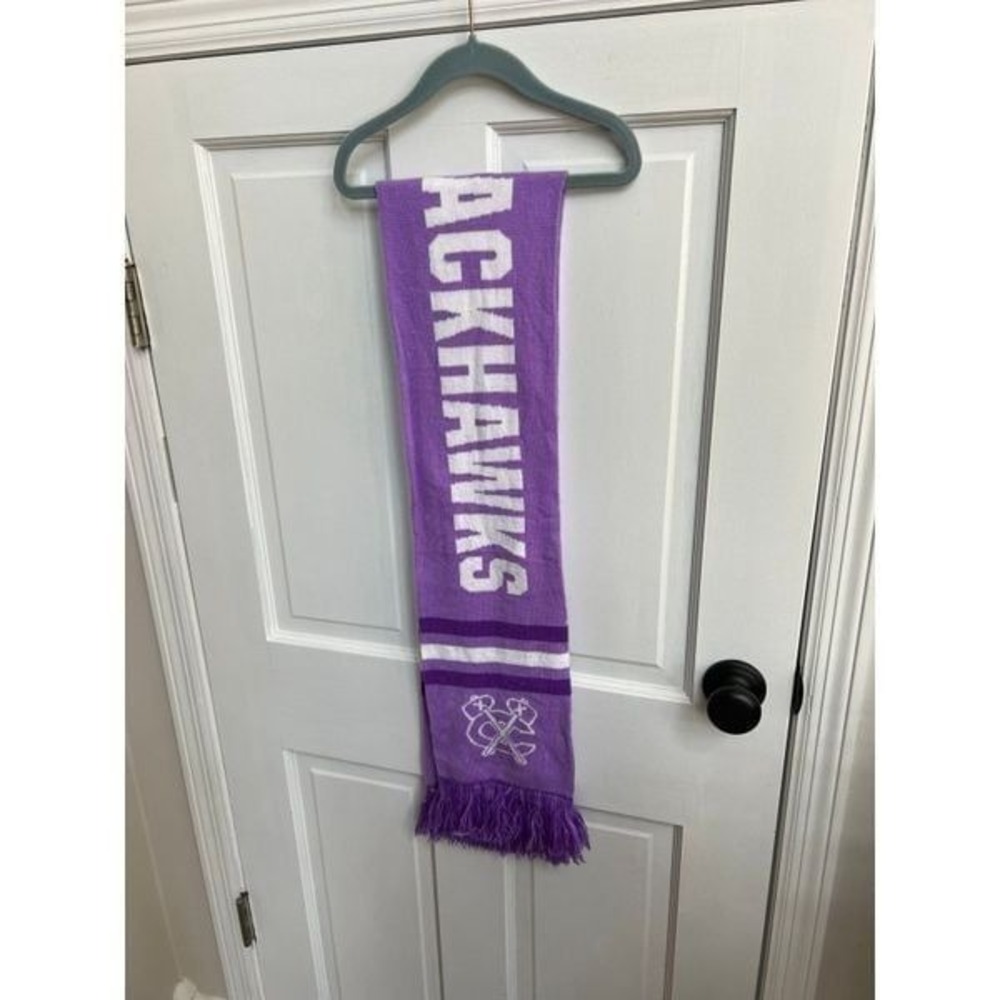 Blackhawks fight against cancer purple scarf - Picture 1 of 2